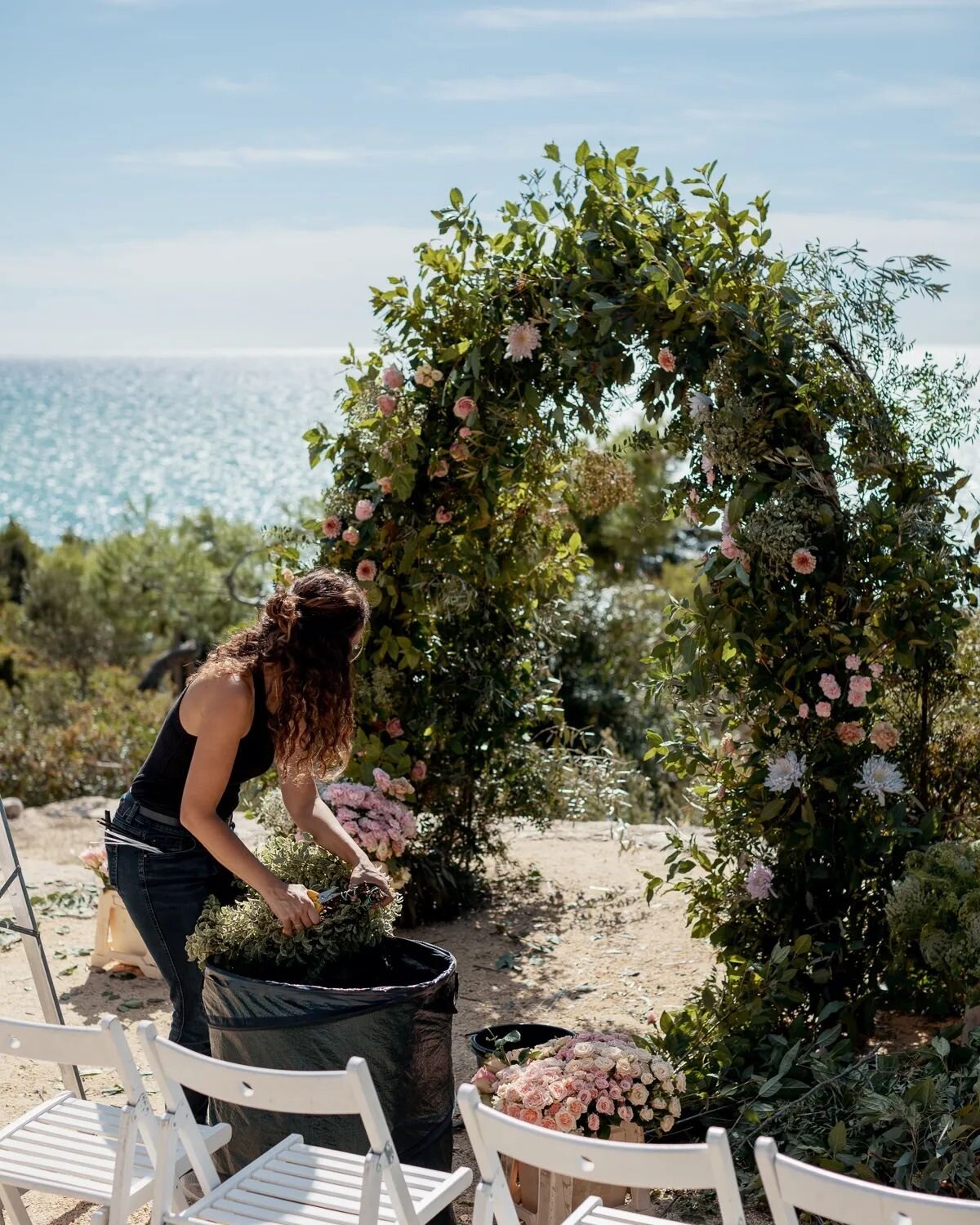 Getting ready! Estoy nerviosa confieso... ser&aacute; una temporada intensa, de cambios, de riesgos y apostando por un modelo que espero espero funcione! Ya os siento cerca!! 🤍✨
Espero que al menos sea tan emocionante como 2021 🙌🏻
@jmblanes 
@ma